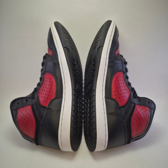 NIKE JORDAN \